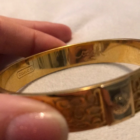 Gold coach bangle medium width - Picture 2 of 3